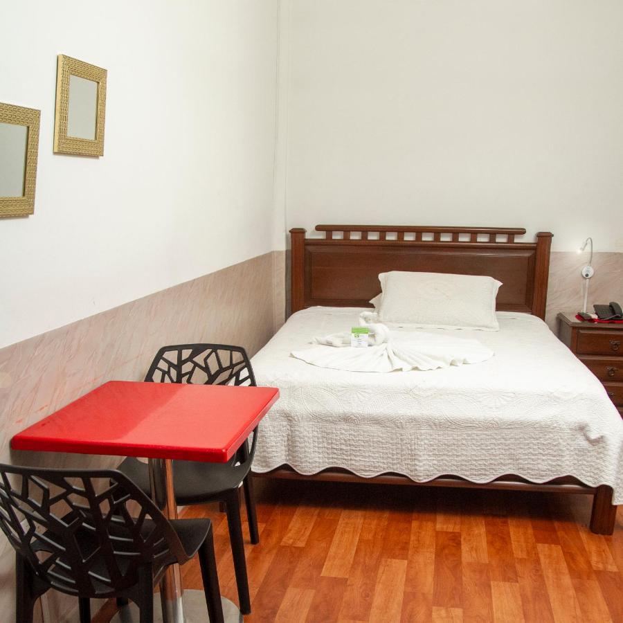 Buen Retiro Apart Hotel ซานตาครูซเดอลาเซียร์รา ภายนอก รูปภาพ