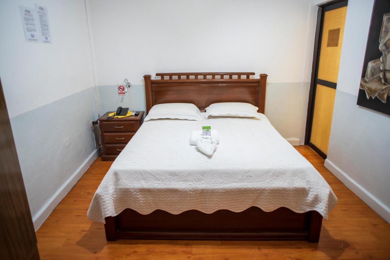 Buen Retiro Apart Hotel ซานตาครูซเดอลาเซียร์รา ภายนอก รูปภาพ